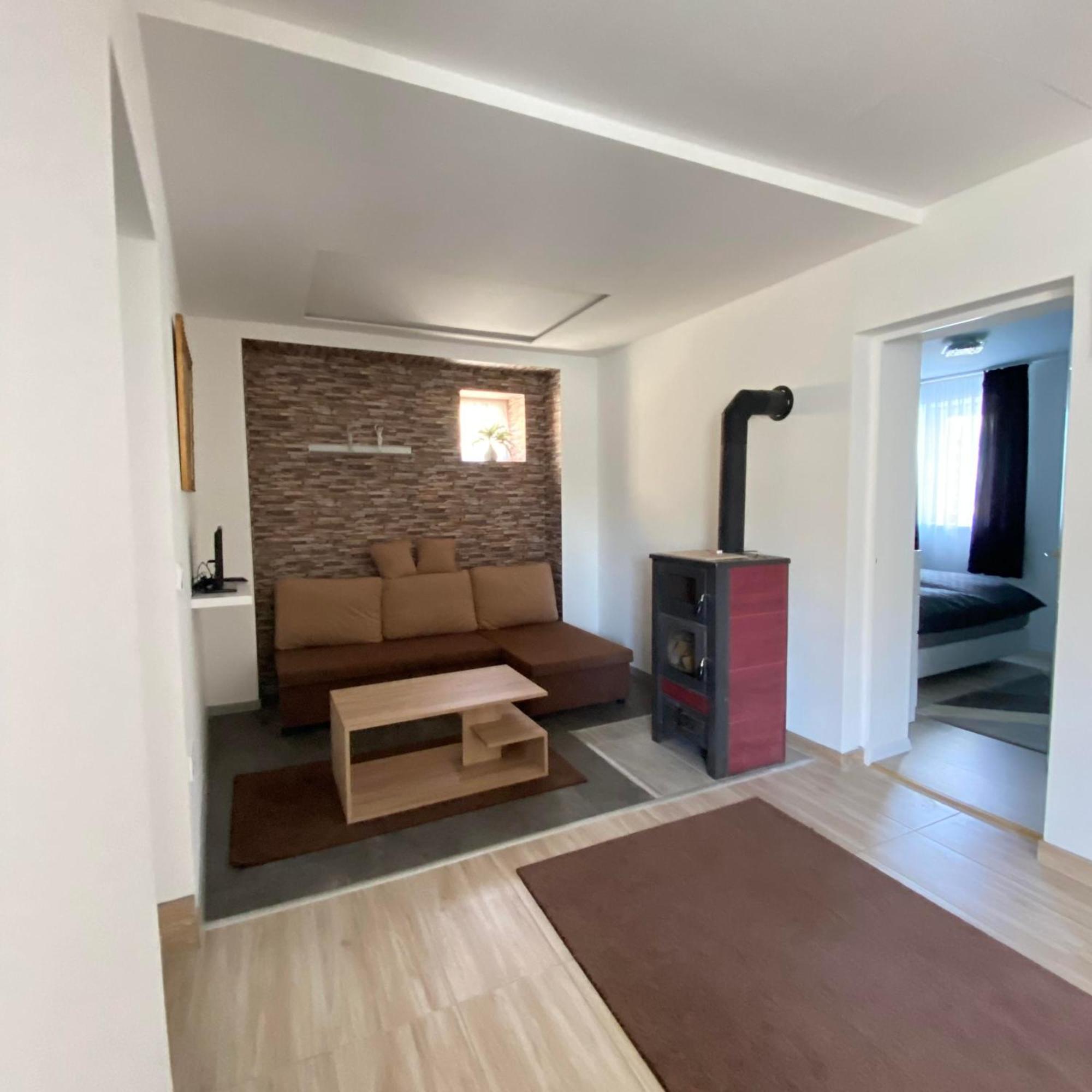 Perla Vendeghaz Igal Apartment Exterior photo