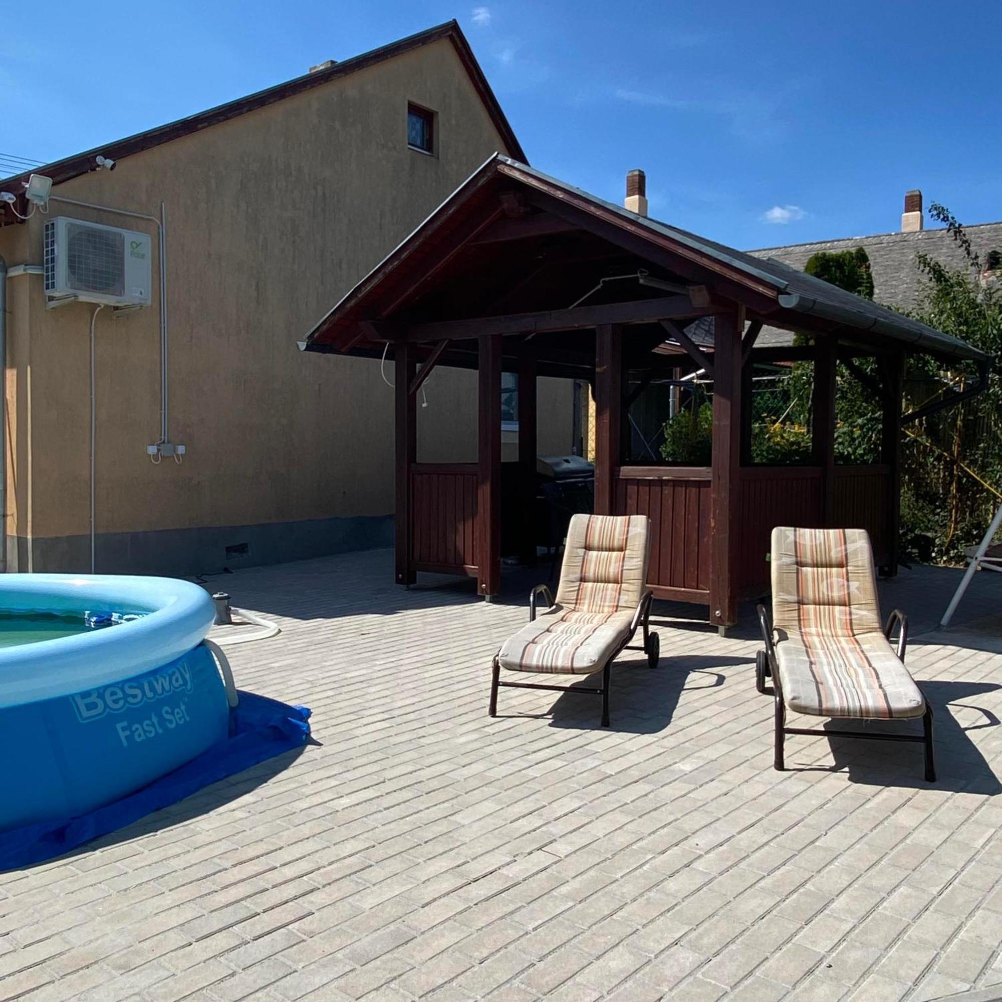 Perla Vendeghaz Igal Apartment Exterior photo